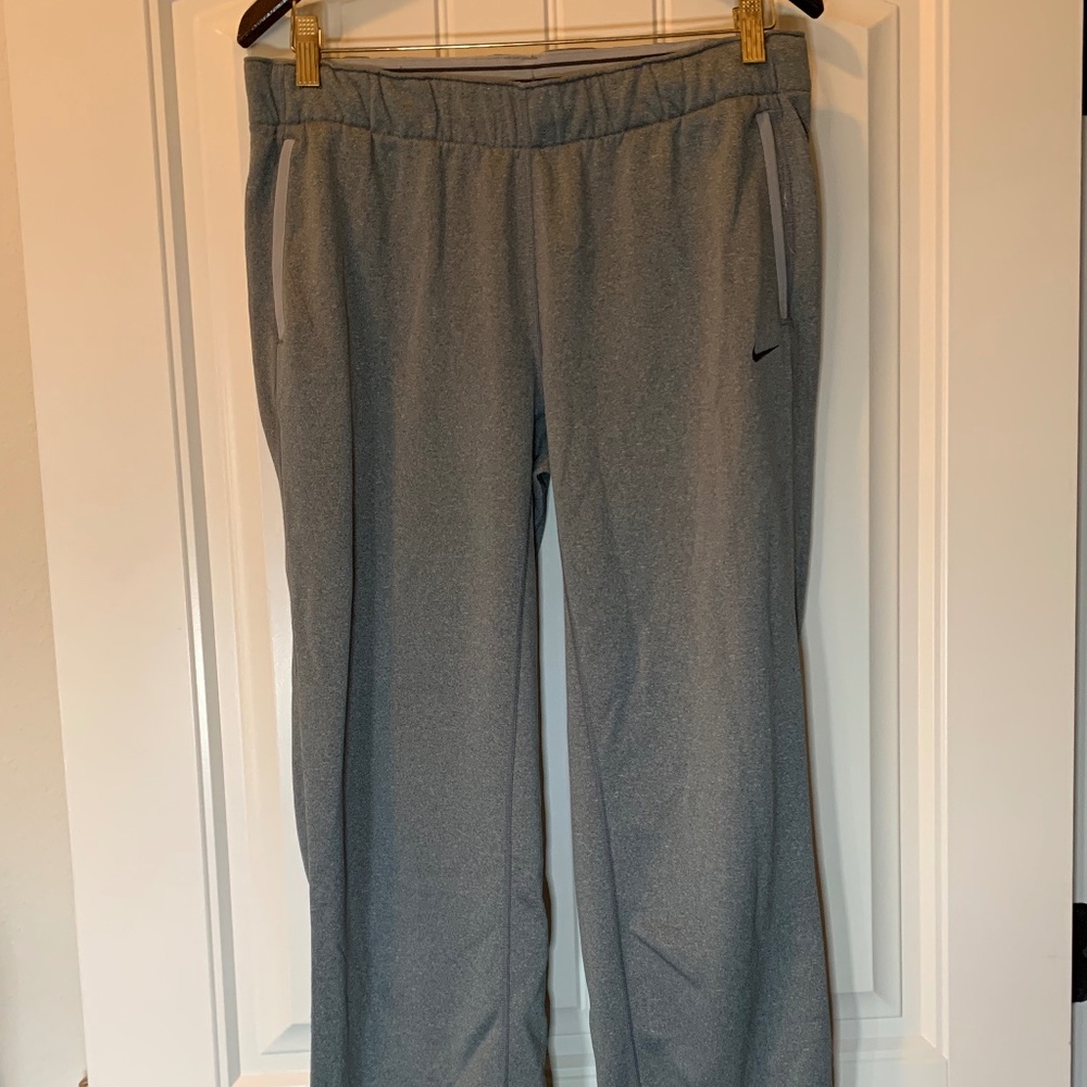 Nike Therma-Fit Sweatpants w/Drawstring Waist and Ankle